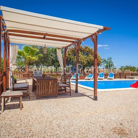 Modernes Mit Pool, Garten Und Tiergehegen Ferienhaus Santa Margalida